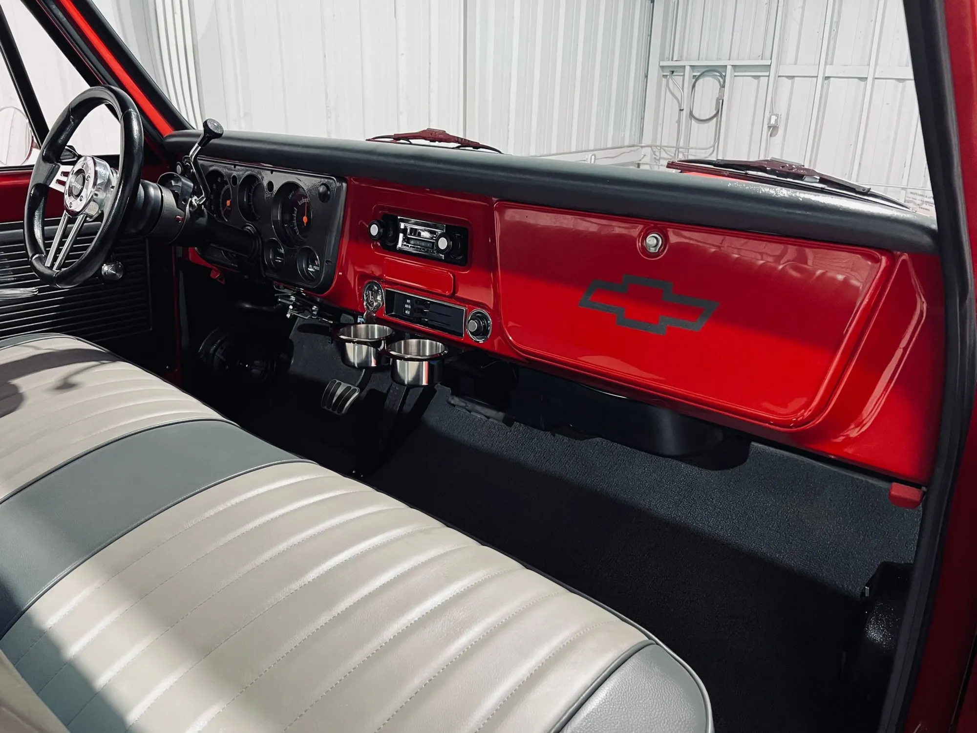 1968 CHEVROLET C10 - Image 13